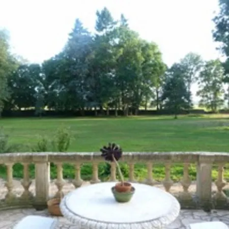 Frühstückspension Chateau Xixe Avec Parc, Spacieuses Et Petit Dejeuner Local, Proche Foret Et Cite Medievale